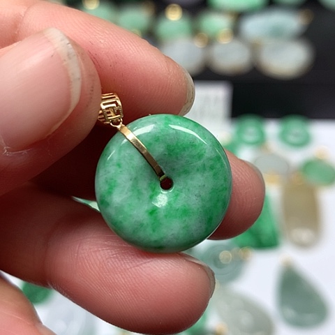 翡翠吊坠(不含链)18K金镶嵌