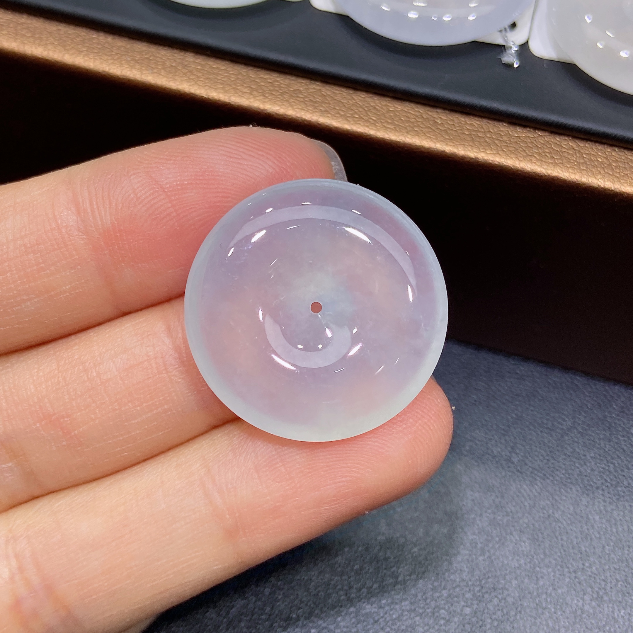 缅甸天然A货翡翠，高冰种白月光平安扣吊坠，精美冰透精致百搭颈饰M