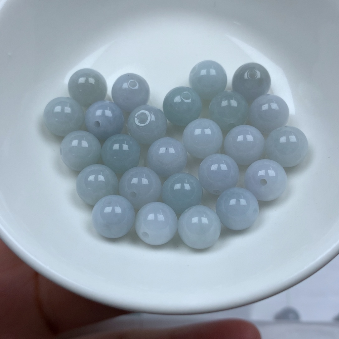 翡翠颈饰未镶嵌卡7.5。25颗。单圈。