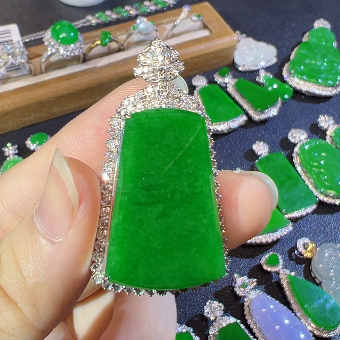 翡翠18K金镶嵌吊坠(不含链)