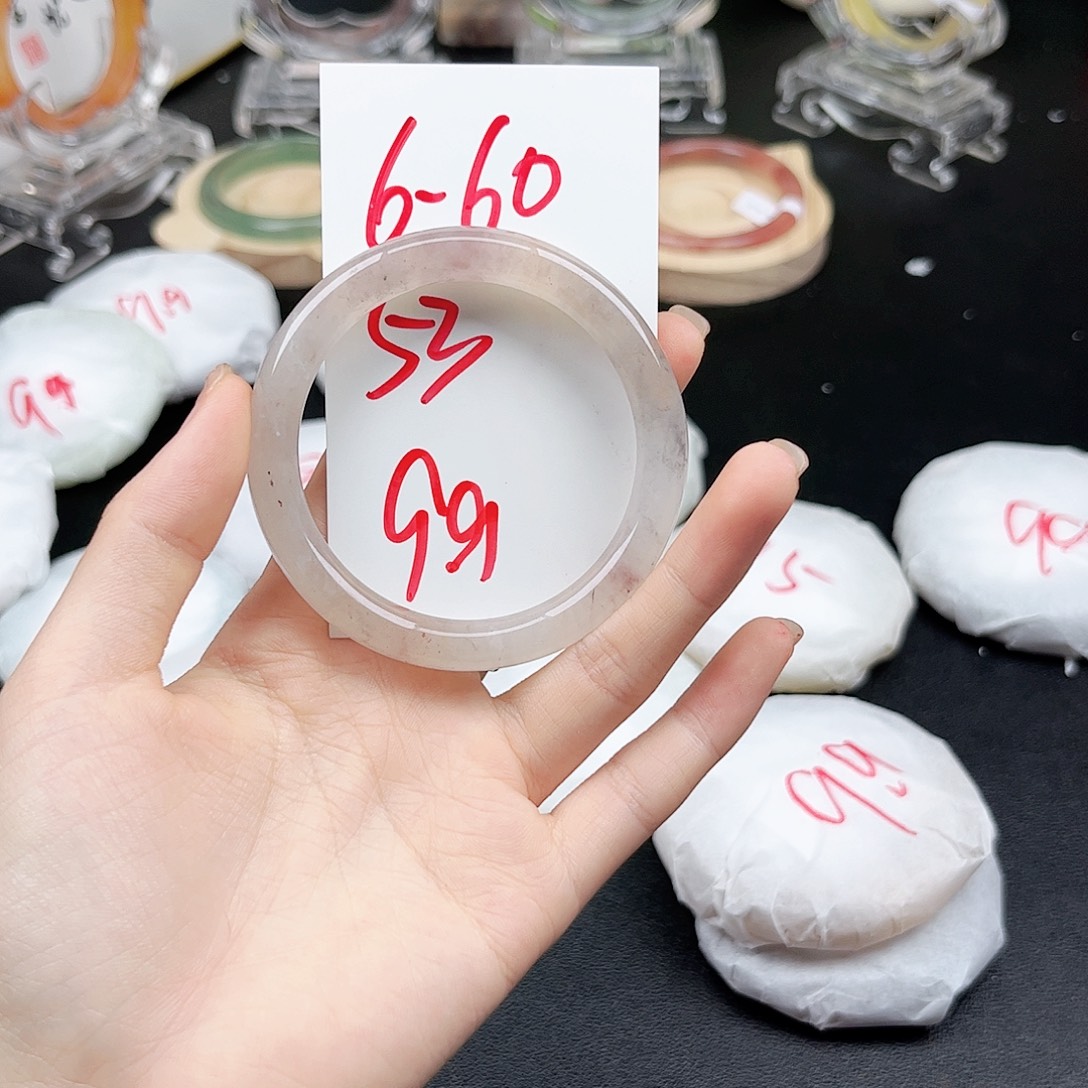 未镶嵌手镯石英质玉6.60