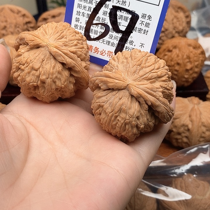 桃核吊坠大**哥白狮子头44
