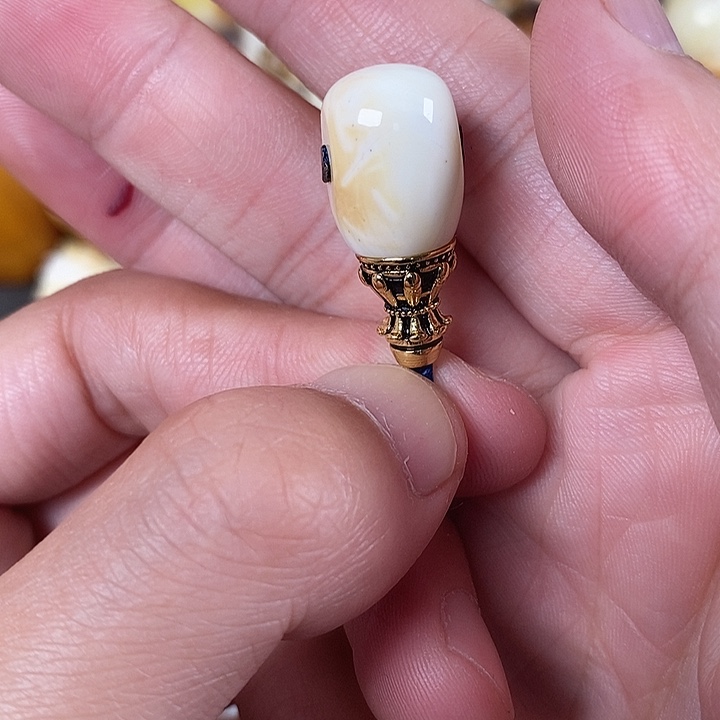 琥珀未镶嵌珠宝奇石亲