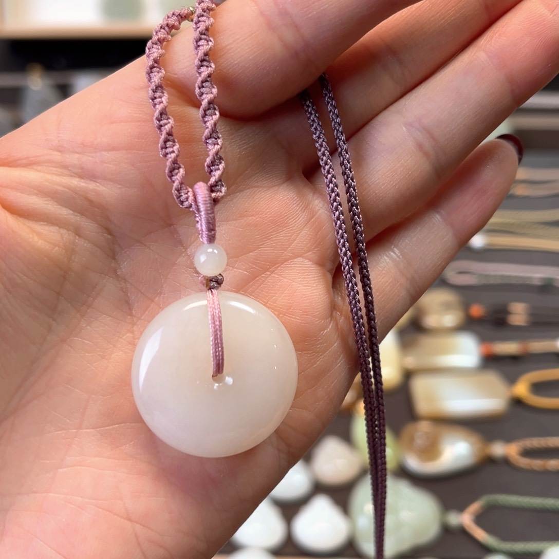 和田玉颈饰未镶嵌藕粉平安扣