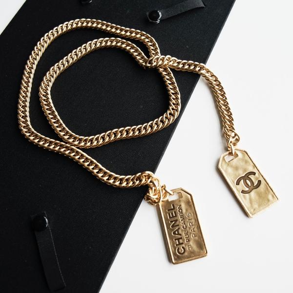 Chanel 字母铭牌吊坠项链