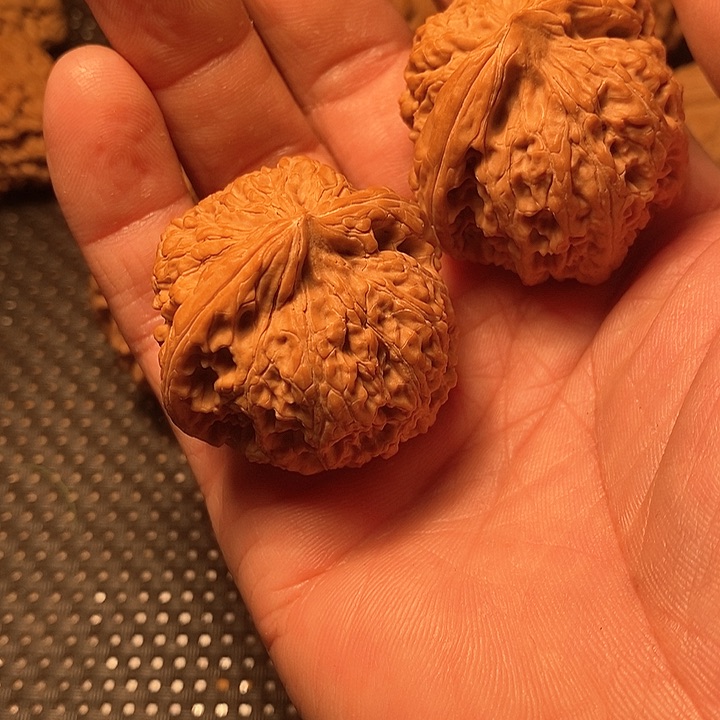 文玩核桃吊坠?****务野生核桃