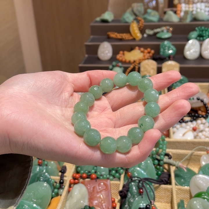 石英质玉未镶嵌颈饰