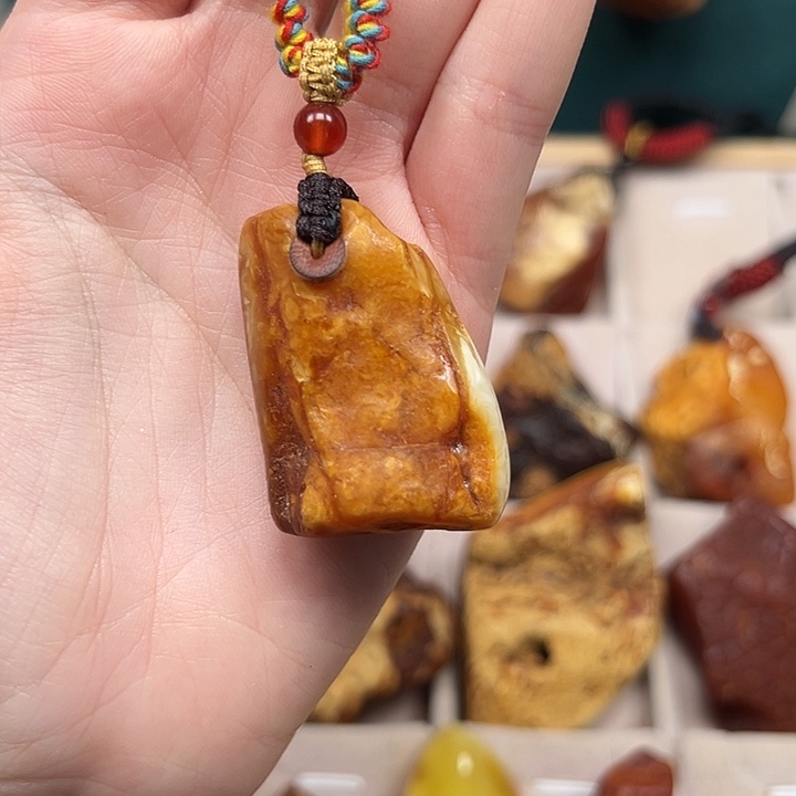 琥珀珠宝奇石未镶嵌