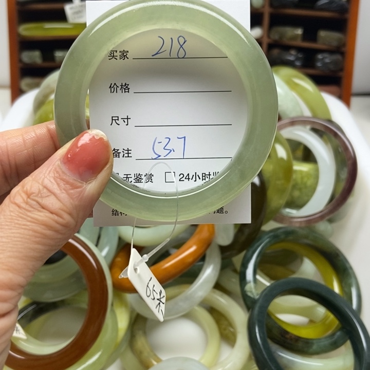 蛇纹石玉未镶嵌手镯