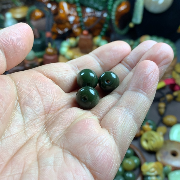 透闪石质玉吊坠未镶嵌橘****子