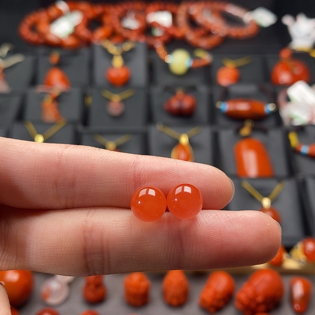 南红玛瑙18K金镶嵌四川凉山圆珠耳钉8mm