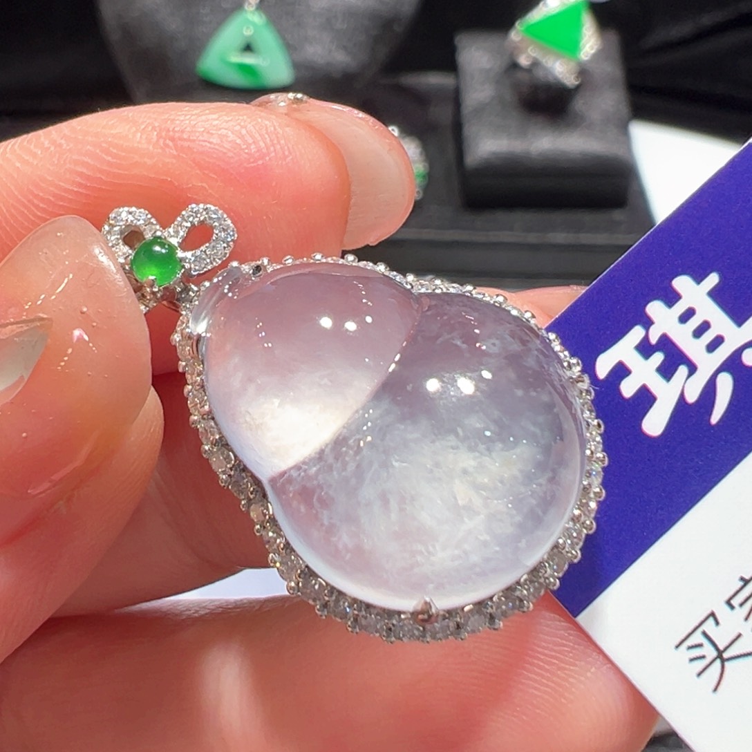 翡翠颈饰18K金镶嵌吊坠