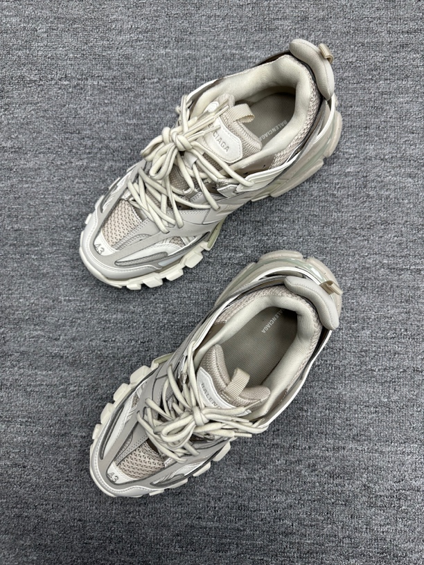 99新 Balenciaga/巴黎世家 43 巴黎世家track 奶茶老爹鞋 准新