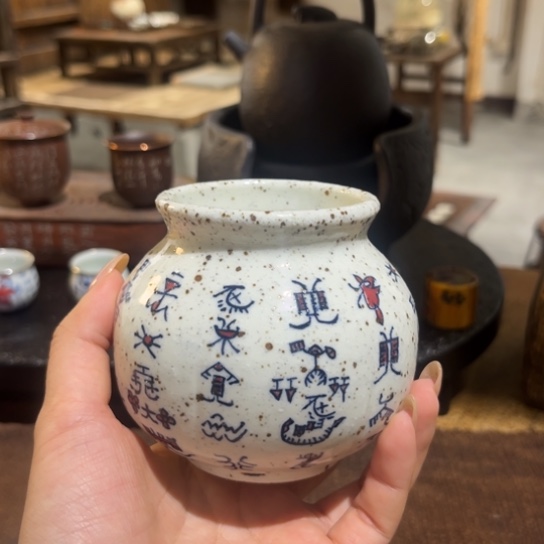 景德镇鱼和熊手工陶艺