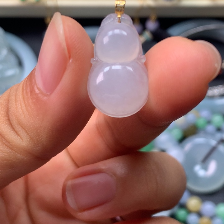 翡翠18K金镶嵌颈饰葫芦
