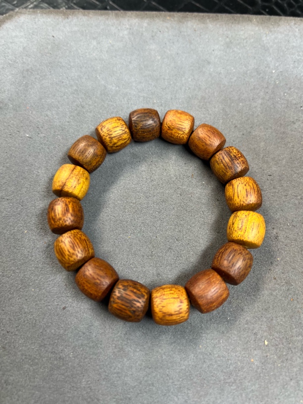 B190沉木桶珠手串