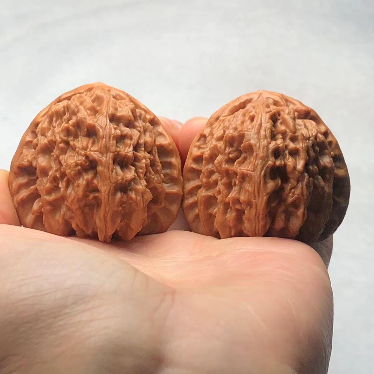 42左右三角白狮子文玩核桃对核桃