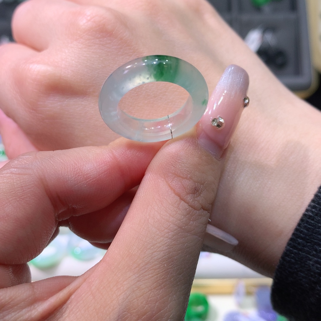 翡翠未镶嵌戒指翡翠