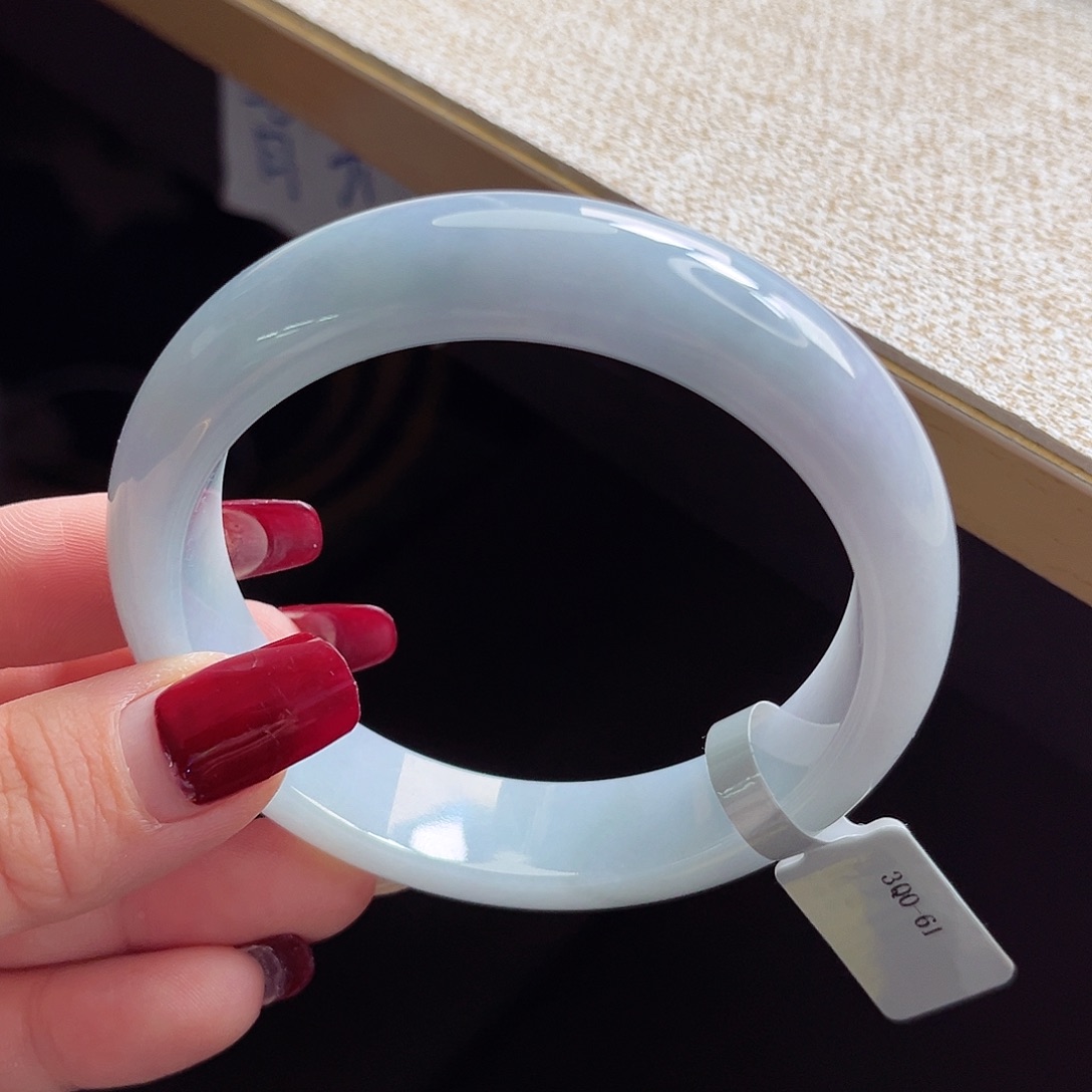 翡翠手镯未镶嵌手镯