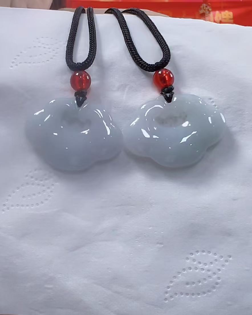 天然翡翠A货小如意锁（多样性发货发其一）宽27-30高25+厚5-7黄