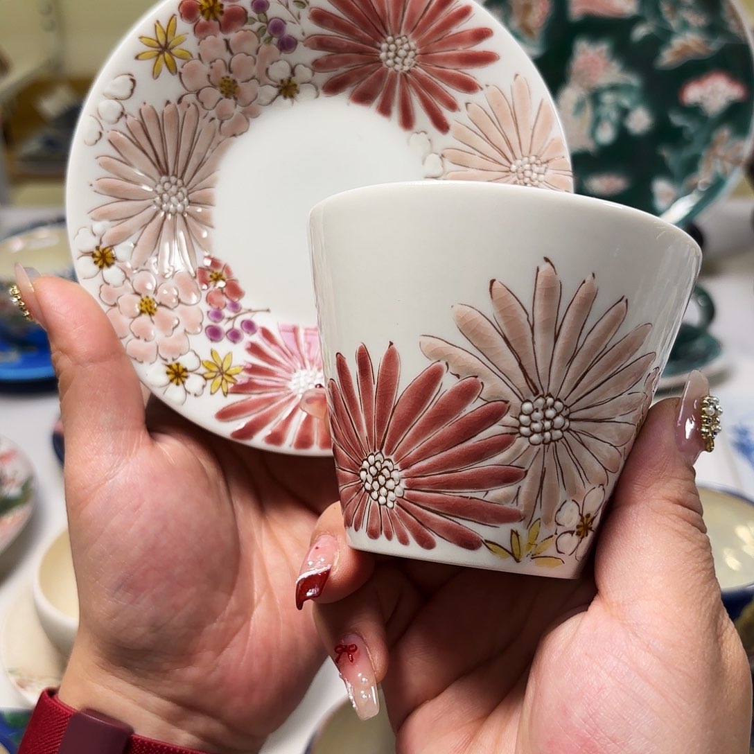 瓷            色绘游 