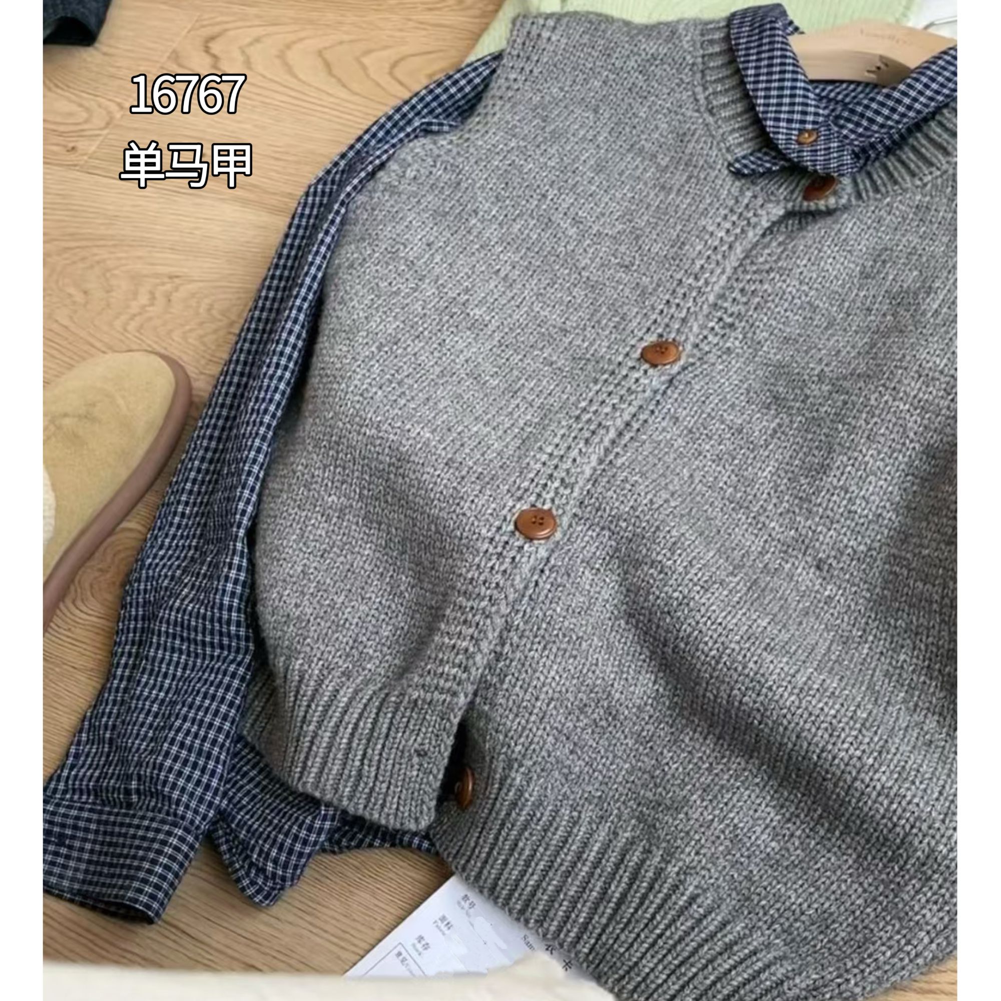 16767（部分无水洗唛，介意慎拍）WANGDAN新款圆领开衫马甲针织衫