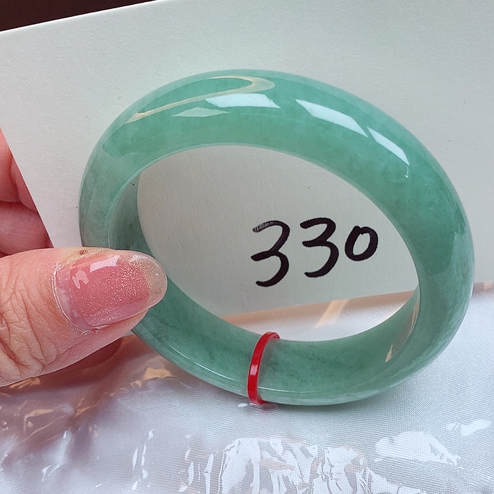 翡翠手镯未镶嵌翡翠