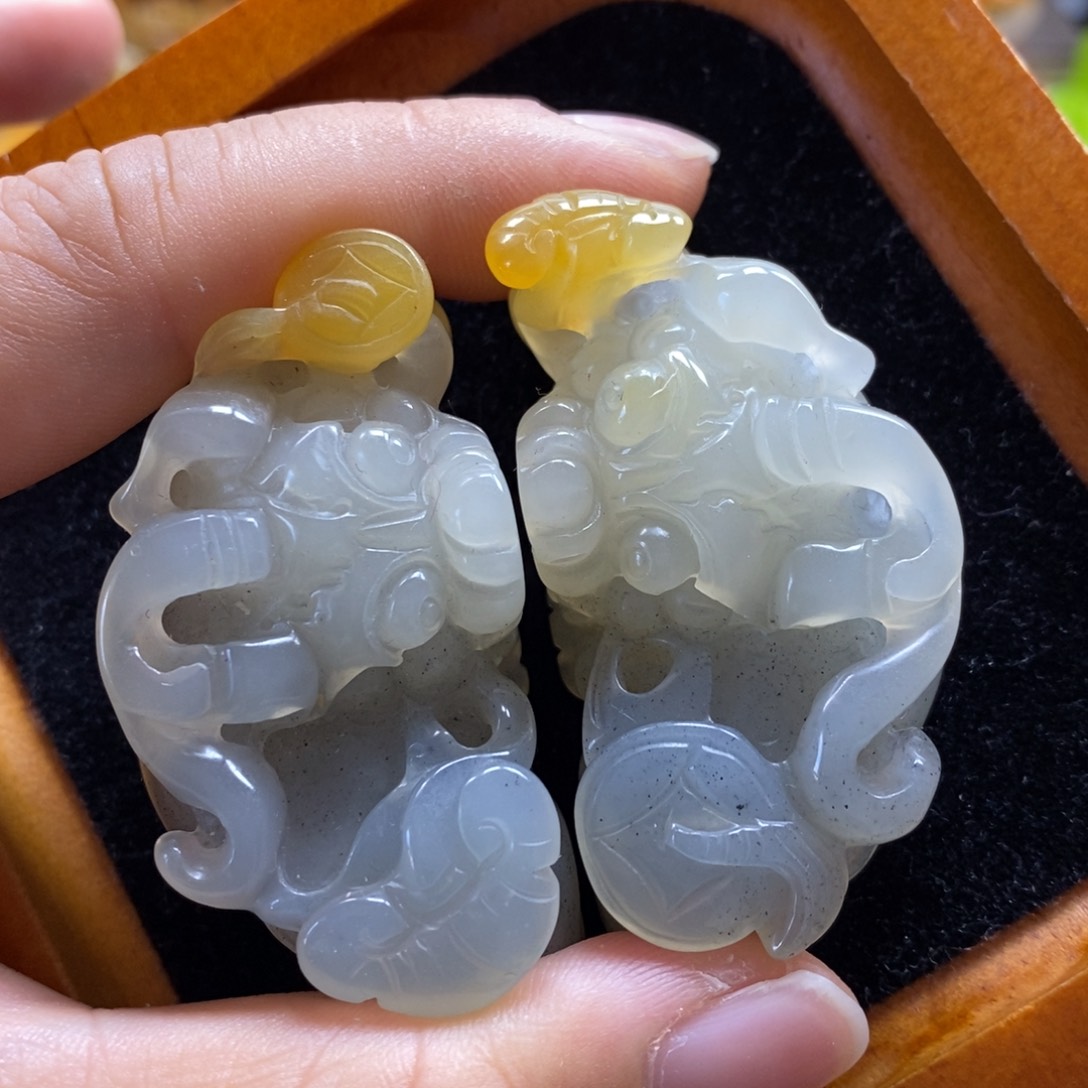 石英质玉（黄龙玉）颈饰未镶嵌