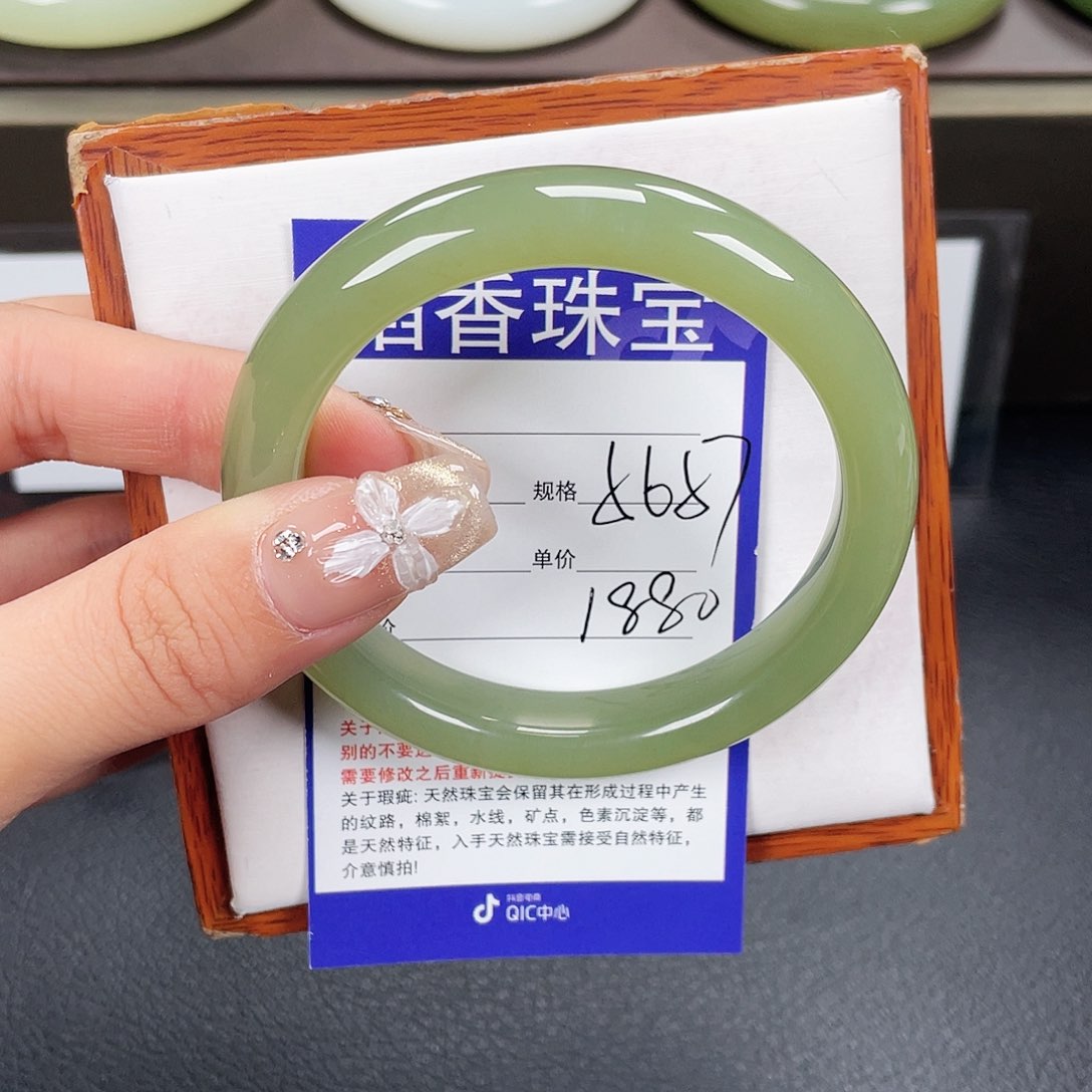 和田玉手镯未镶嵌