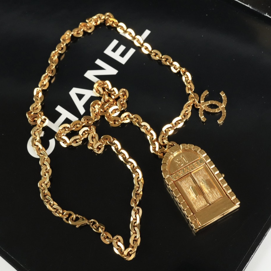 Chanel 凯旋门吊坠项链
