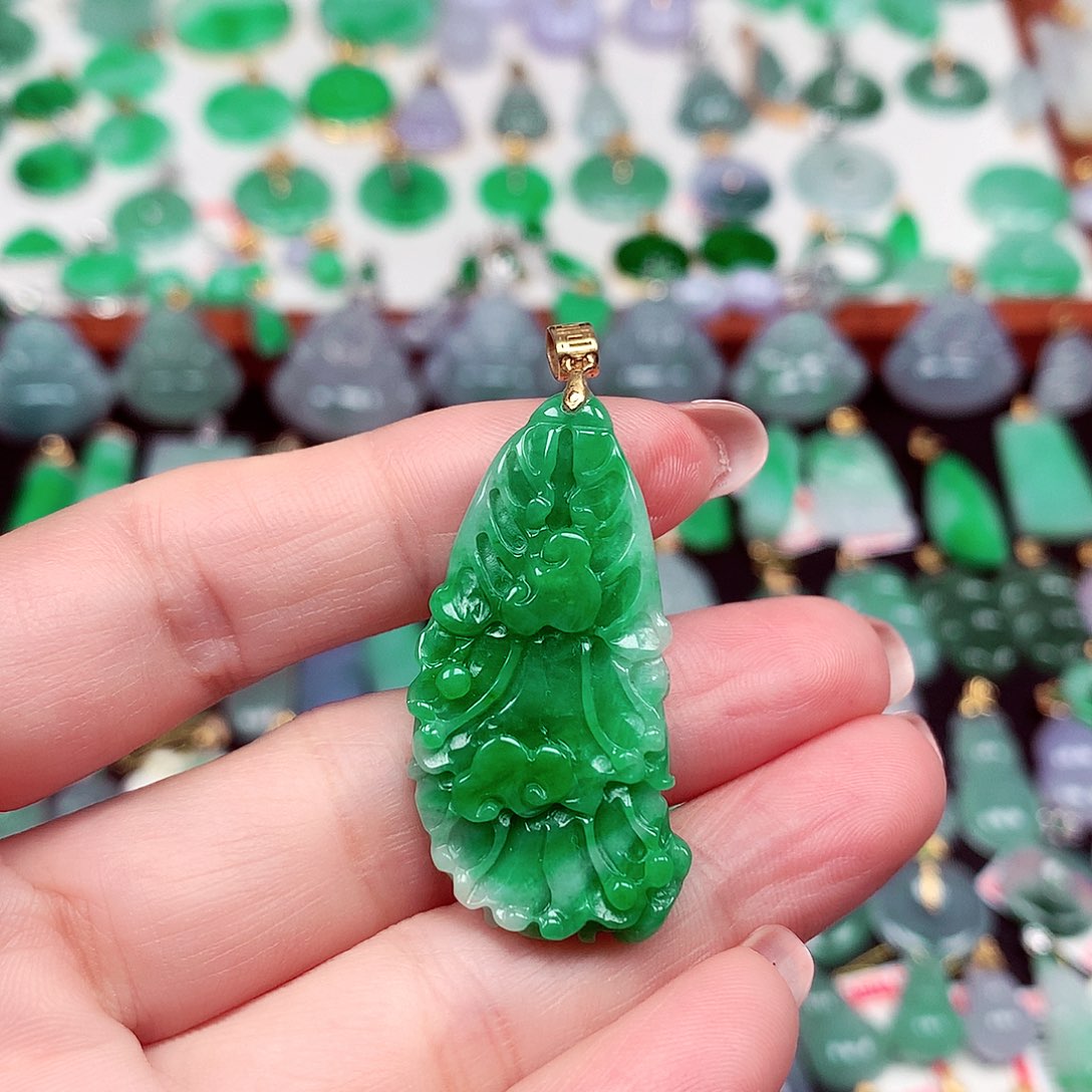 翡翠18K金镶嵌颈饰