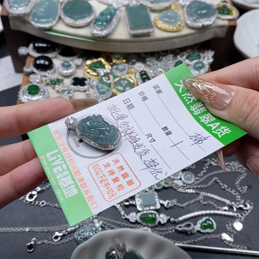 翡翠颈饰未镶嵌翡翠