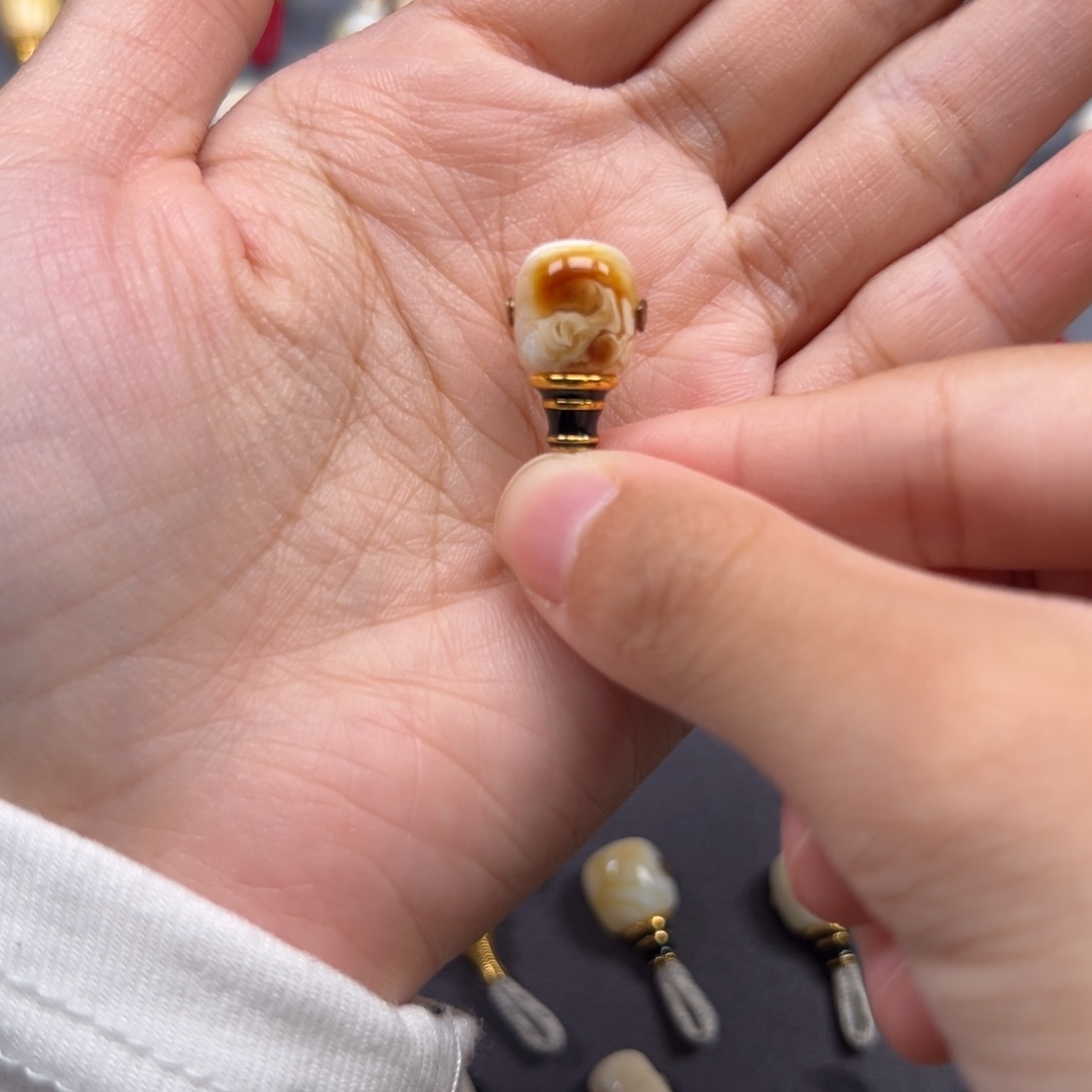 琥珀未镶嵌裸石10.5mm