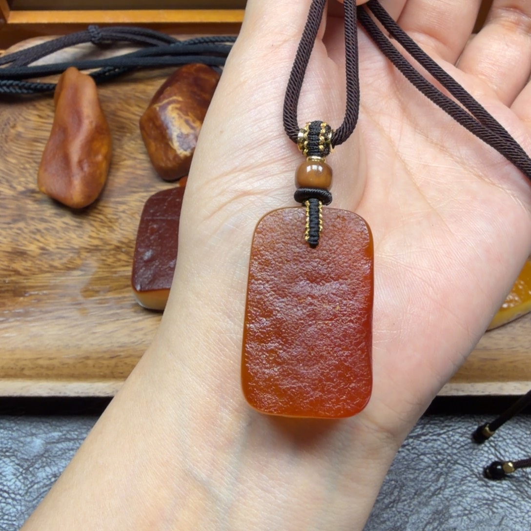 琥珀未镶嵌吊坠(赠链)