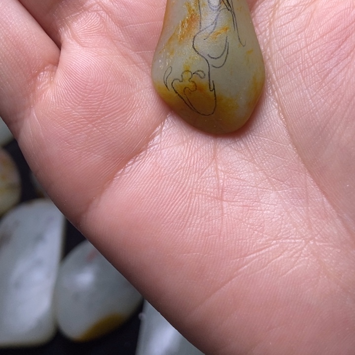 定制和田玉原石未镶嵌