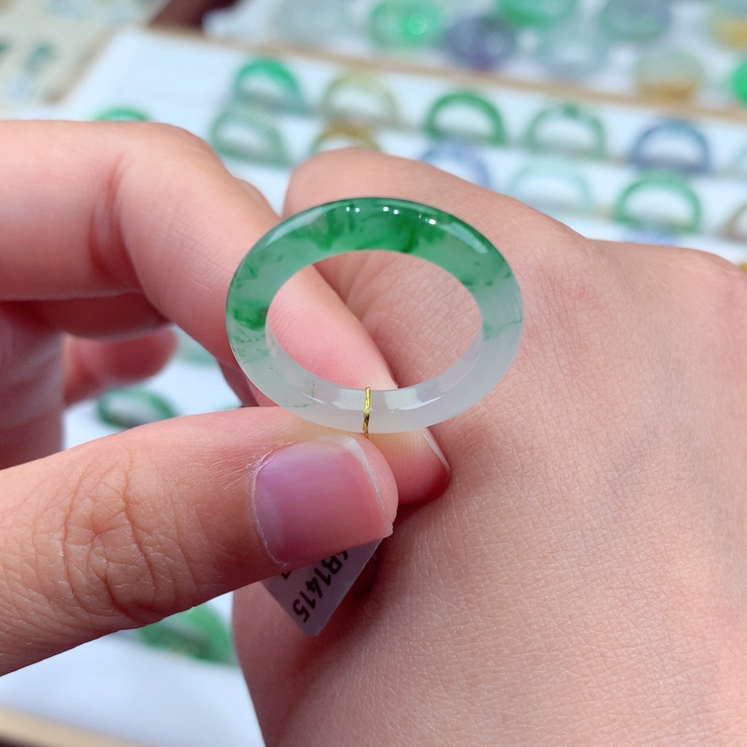 翡翠未镶嵌戒指14-15号冰润飘绿花