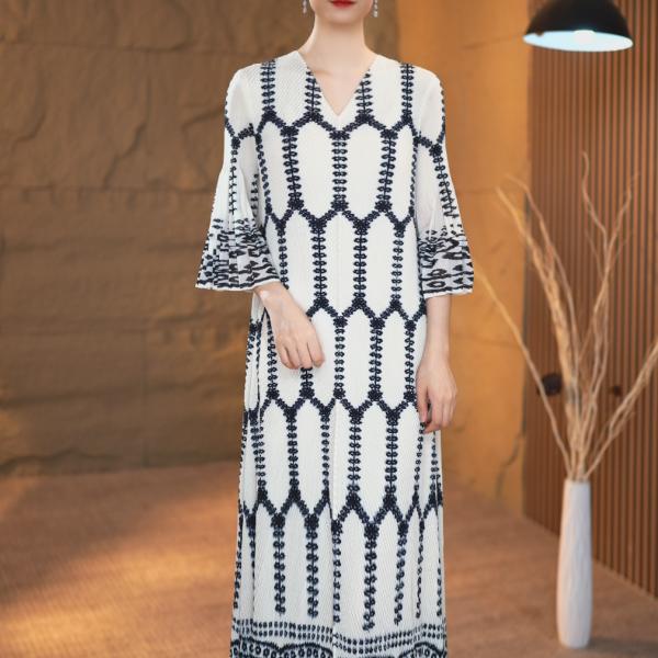 2026春秋季新款气质优雅连衣裙长袖褶皱洋气大码女装