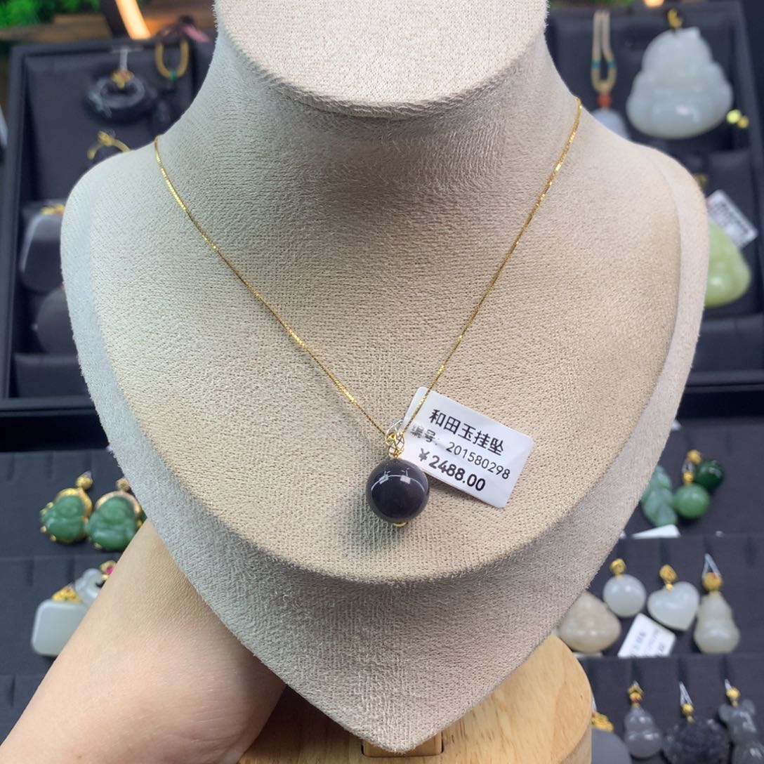 和田玉吊坠18K金镶嵌