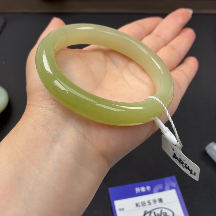 未镶嵌手镯和田玉（糖玉）