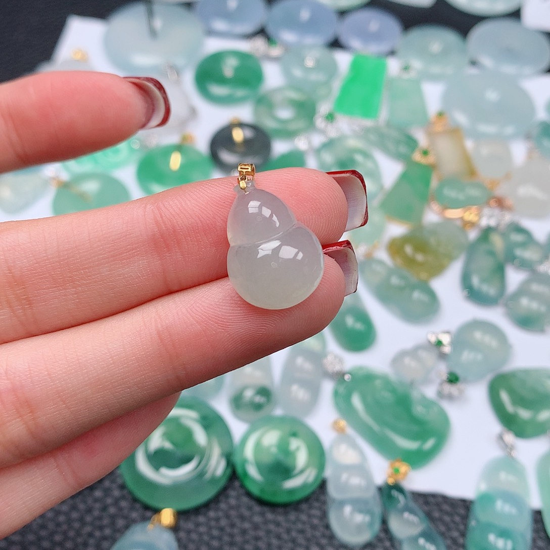 翡翠颈饰18K金镶嵌天然翡翠