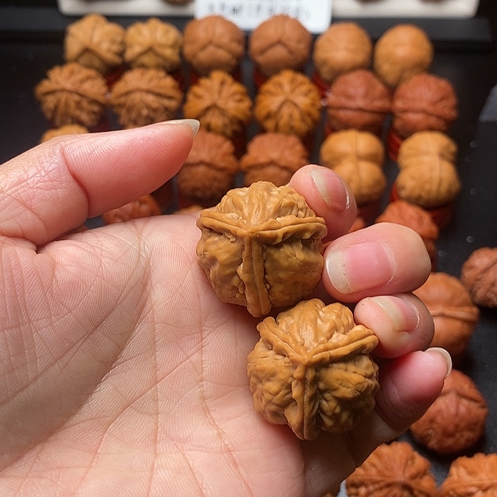 文玩核桃吊坠三棱