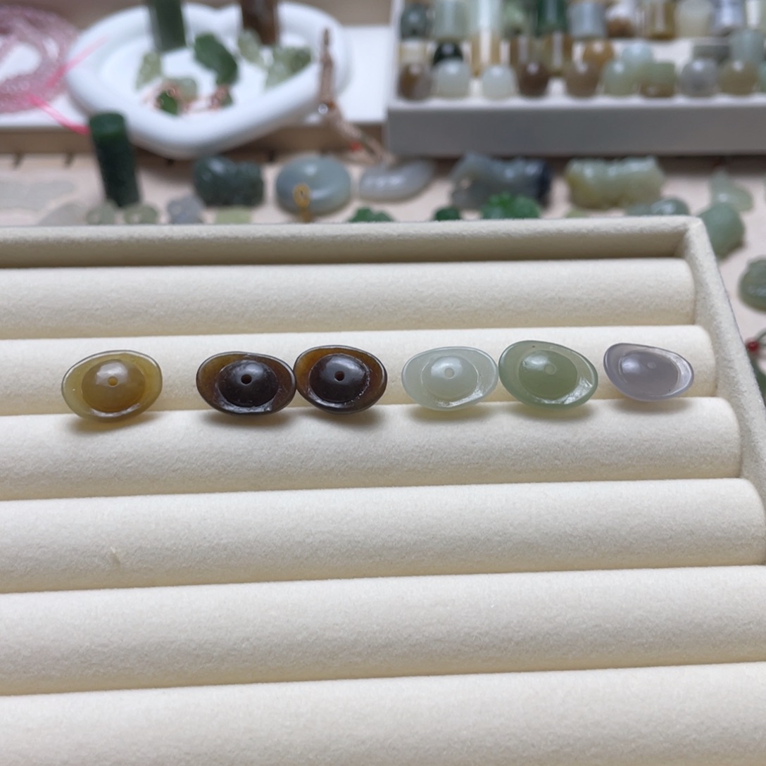 和田玉未镶嵌颈饰6颗