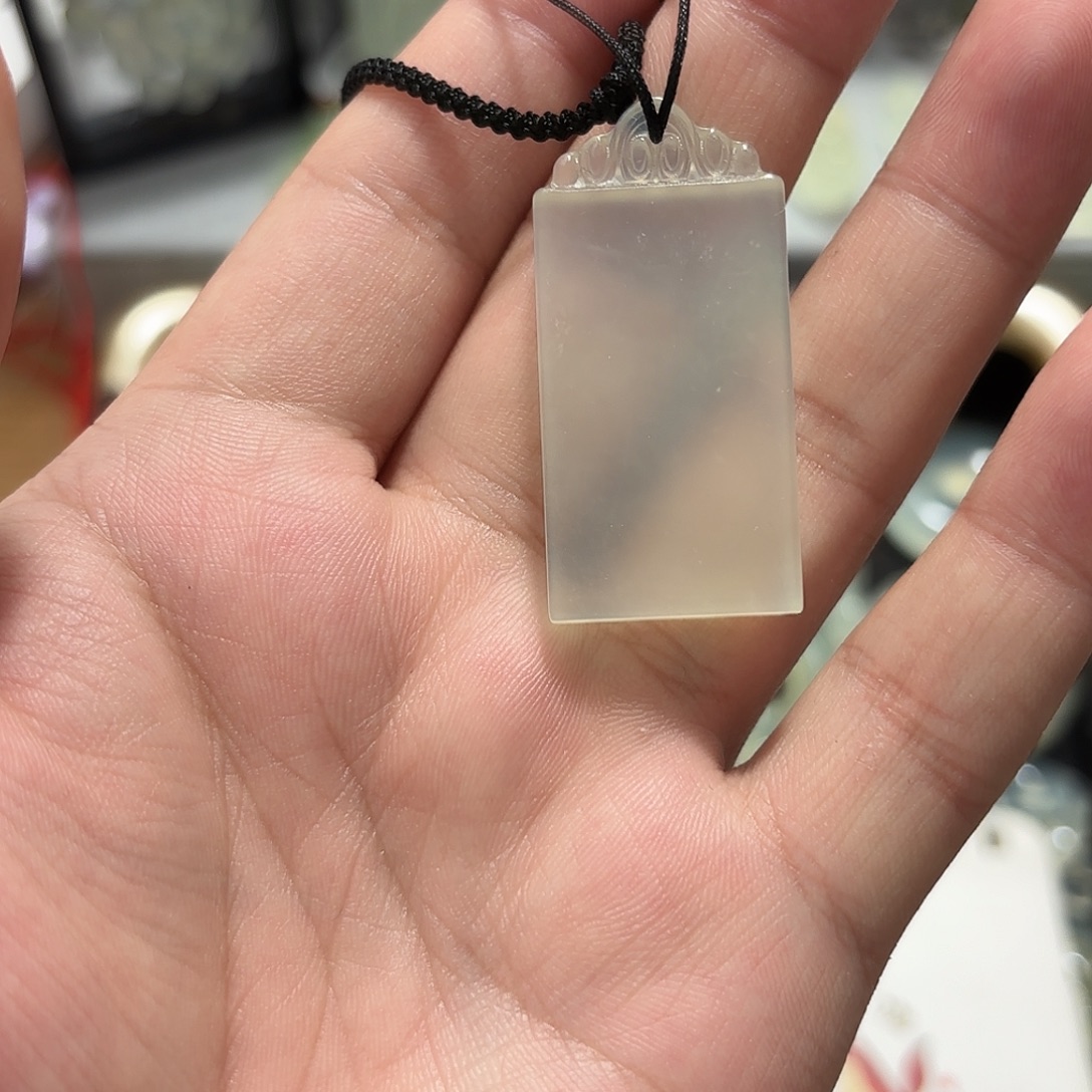 昊***蛇纹石玉未镶嵌颈饰