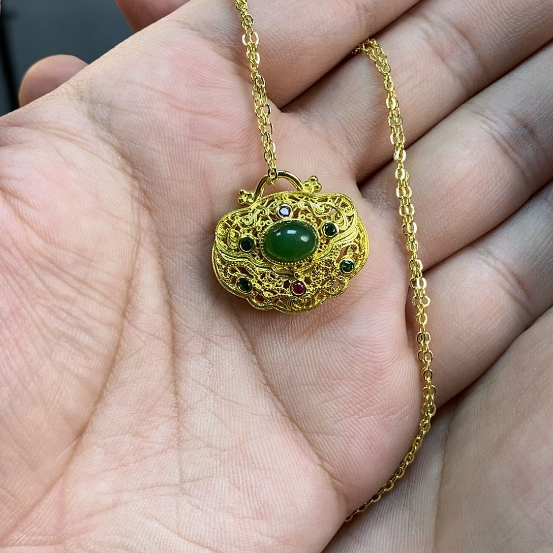 和田玉（碧玉）颈饰未镶嵌