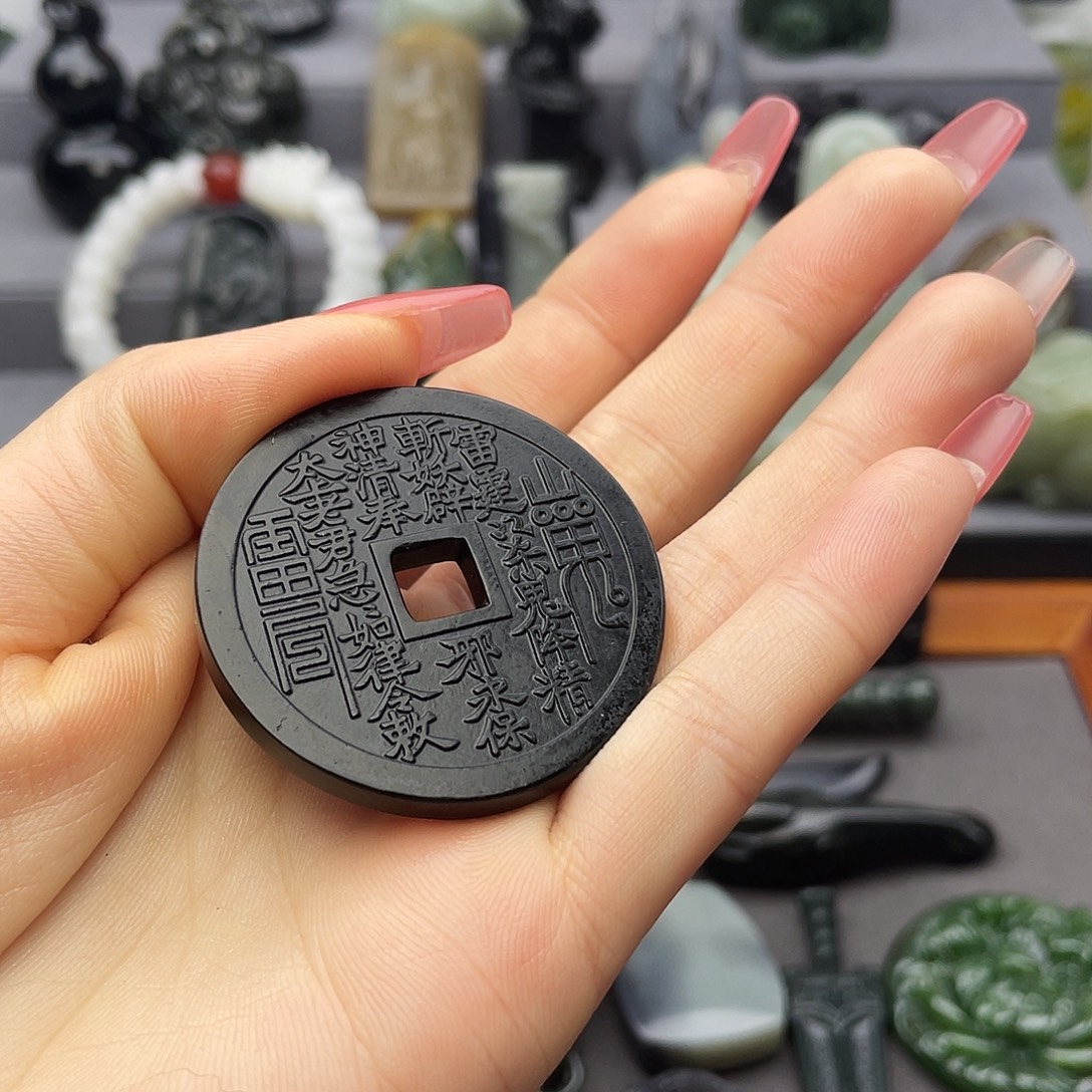 武***常和田玉未镶嵌颈饰