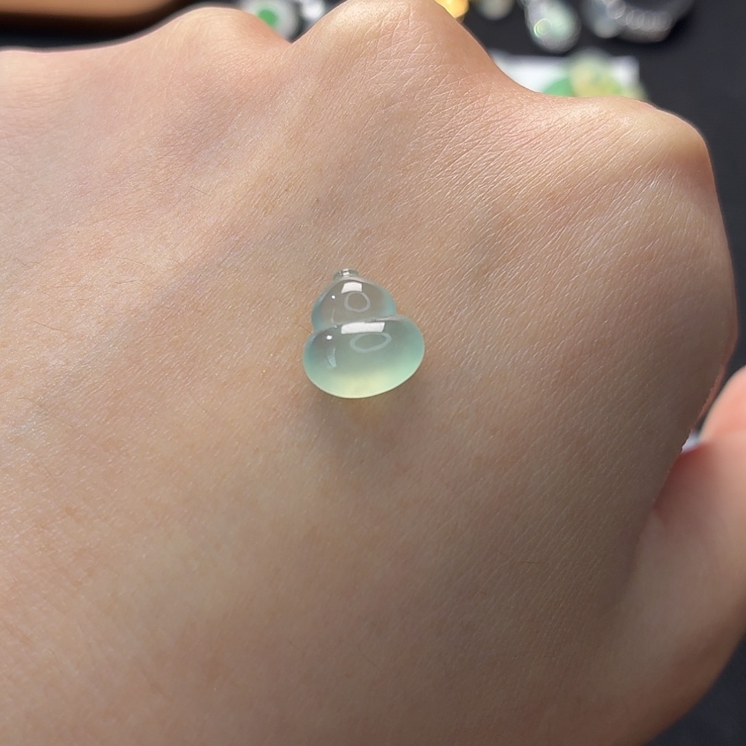 翡翠未镶嵌颈饰漏王葫芦