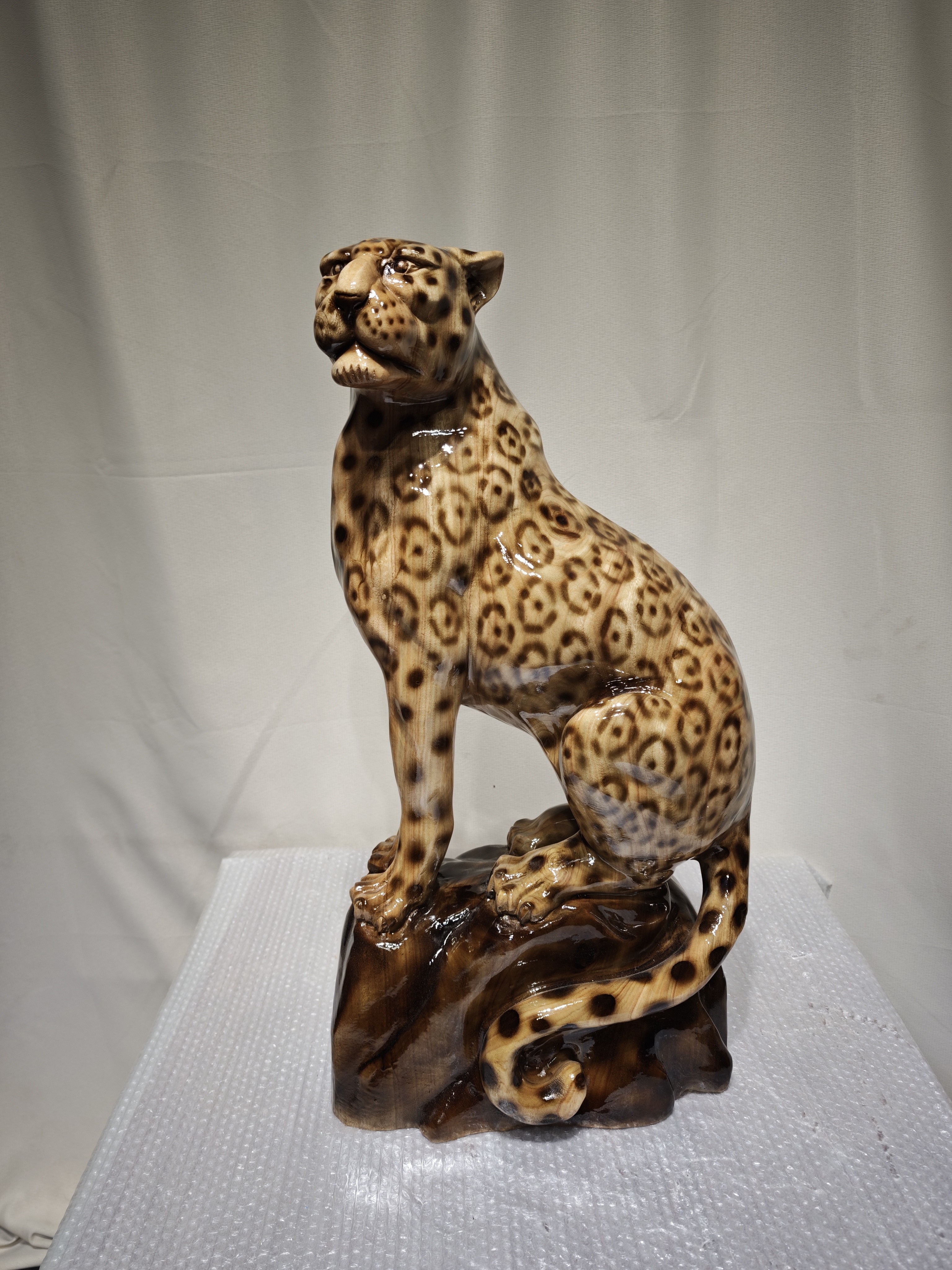 香樟木豹子工艺品摆件