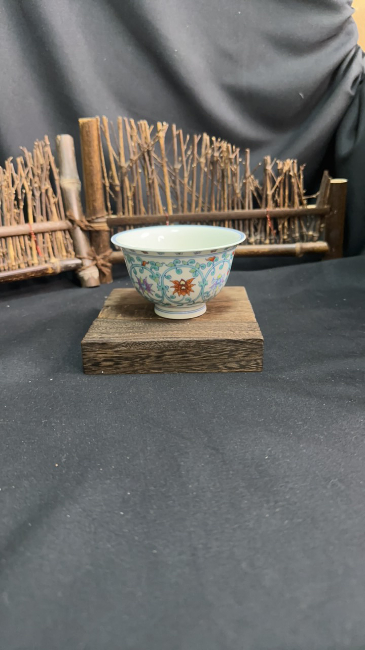 景德镇手绘青花斗彩缠枝莲