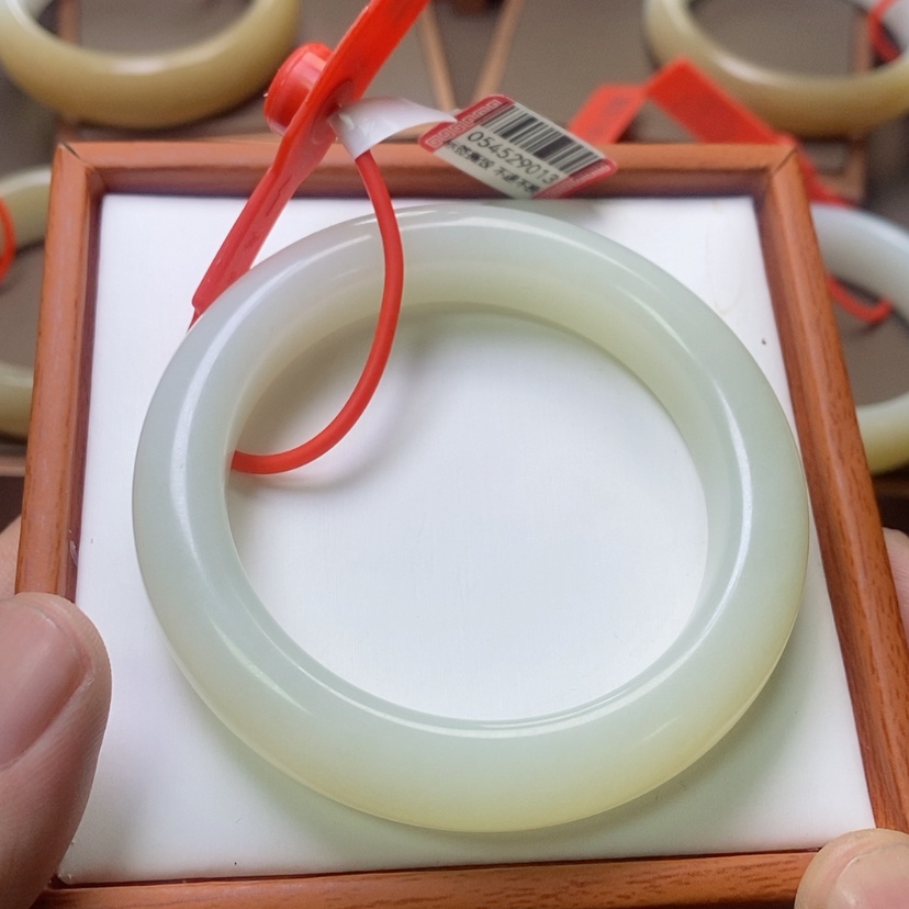 【闪购商品】未镶嵌手镯和田玉苗*