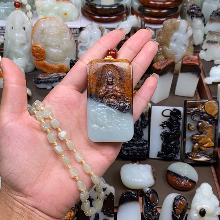 和田玉未镶嵌颈饰看****鸟